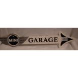 Cast iron Mini garage arrow, L: 40 cm. P&P Group 1 (£14+VAT for the first lot and £1+VAT for