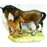 Beswick mare and foal on ceramic base, H: 20 cm. No cracks, chips or visible restoration. P&P