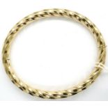 9ct gold snap bangle, D: 70 mm, 16.8g. Clasp is smooth with minimal wobble when open, closes with