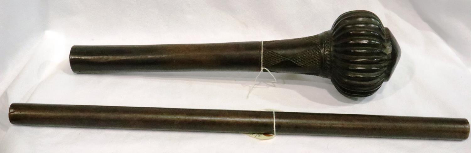 Fijian Tribal throwing club, L: 48 cm and staff, L: 61 cm. P&P Group 1 (£14+VAT for the first lot - Bild 2 aus 3