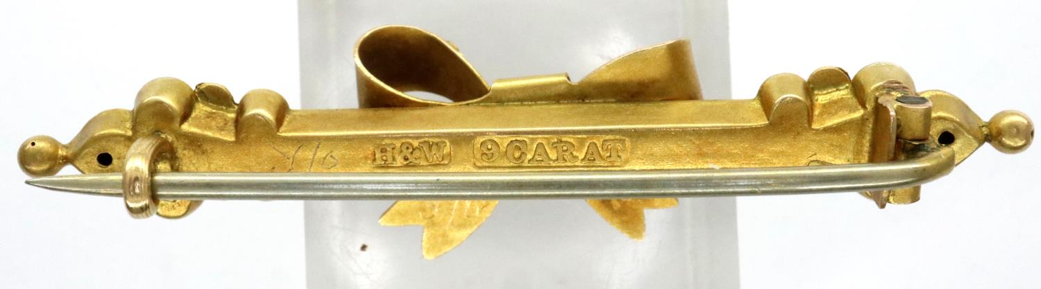 Victorian 9ct gold bar brooch with bow design, L: 45 mm, 1.7g. P&P Group 1 (£14+VAT for the first - Image 2 of 3