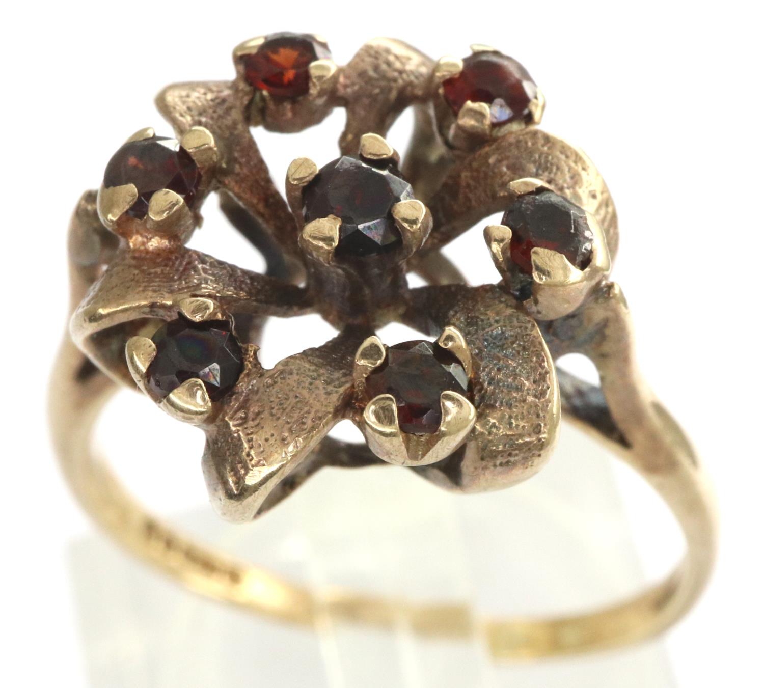 9ct gold garnet set ring, size P, 2.5g. P&P Group 1 (£14+VAT for the first lot and £1+VAT for