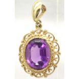 9ct gold amethyst set pendant, L: 25 mm, 2.2g. P&P Group 1 (£14+VAT for the first lot and £1+VAT for