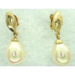 Pair of 9ct gold pearl drop earrings, combined 4.1g. P&P Group 1 (£14+VAT for the first lot and £1+