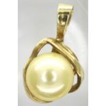 14ct gold pearl set pendant, L: 19 mm, 1.5g. P&P Group 1 (£14+VAT for the first lot and £1+VAT for
