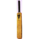Duncan Fearnley cricket bat, signed by the 1989 Lancashire cricket team. P&P Group 2 (£18+VAT for