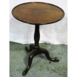 A George III mahogany tripod lamp table with turned support, D: 52 cm, H: 70 cm, splits to top.