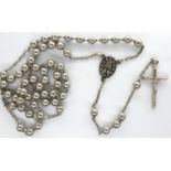 9ct white gold strand of rosary beads with crucifix, L: 44 cm, 21.2g. P&P Group 1 (£14+VAT for the