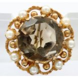 9ct gold smoky quartz and pearl brooch, fully hallmarked, D: 30 mm, 9g. P&P Group 1 (£14+VAT for the