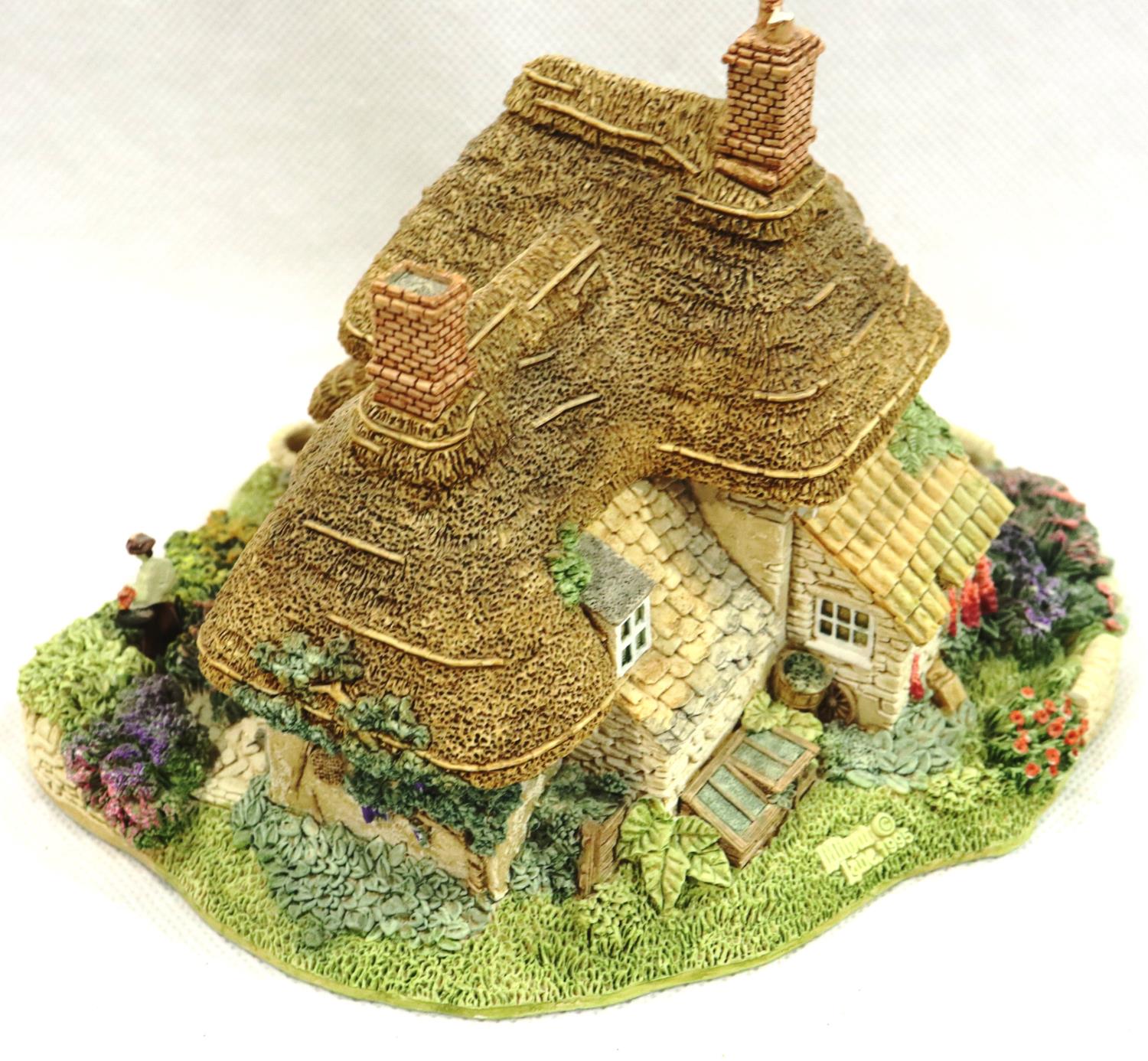 Boxed Lilliput Lane, Gertrudes Garden, with deeds, 14 x 12 cm, slight damage to chimney. P&P Group 2