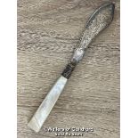 ANTIQUE SILVER FISH KNIFE WITH MOTHER OF PEARL HANDLE, APPROX 40G