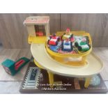 A 1970'S FISHER PRICE GARRAGE PLAYSET WITH ACCESSORIES