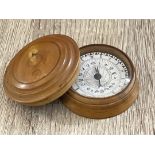 *SMALL WOODEN COMPASS WITH INSCRIPTIONS DATED 1865, 5CM DIAMETER