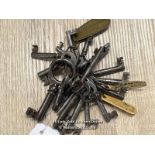 SELECTION OF 20 ASSORTED KEYS