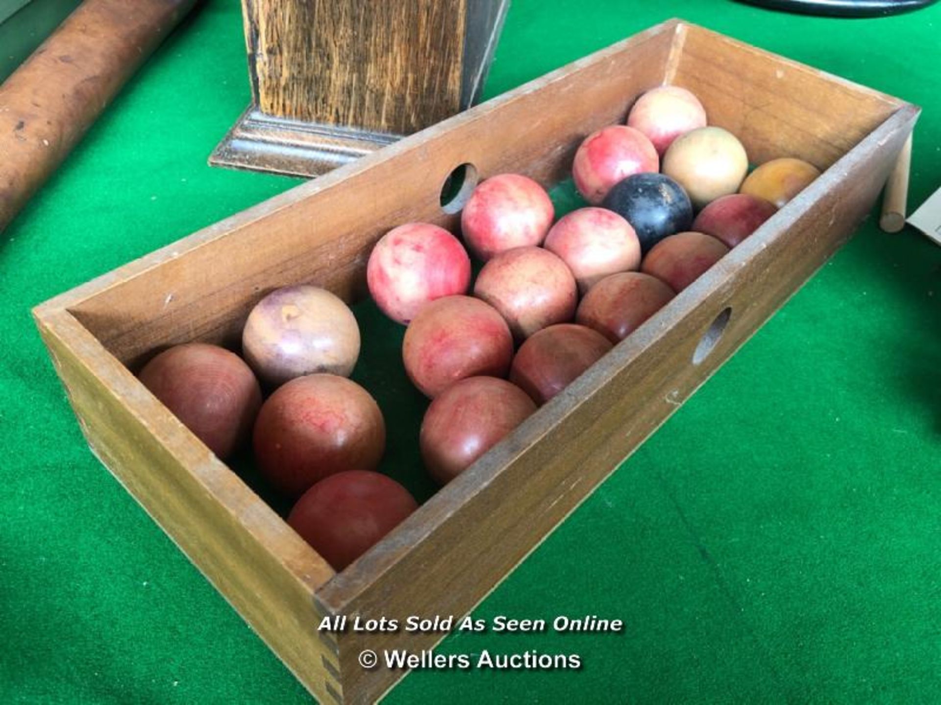 X19 ANTIQUE WOODEN SNOOKER BALLS WITH CASE