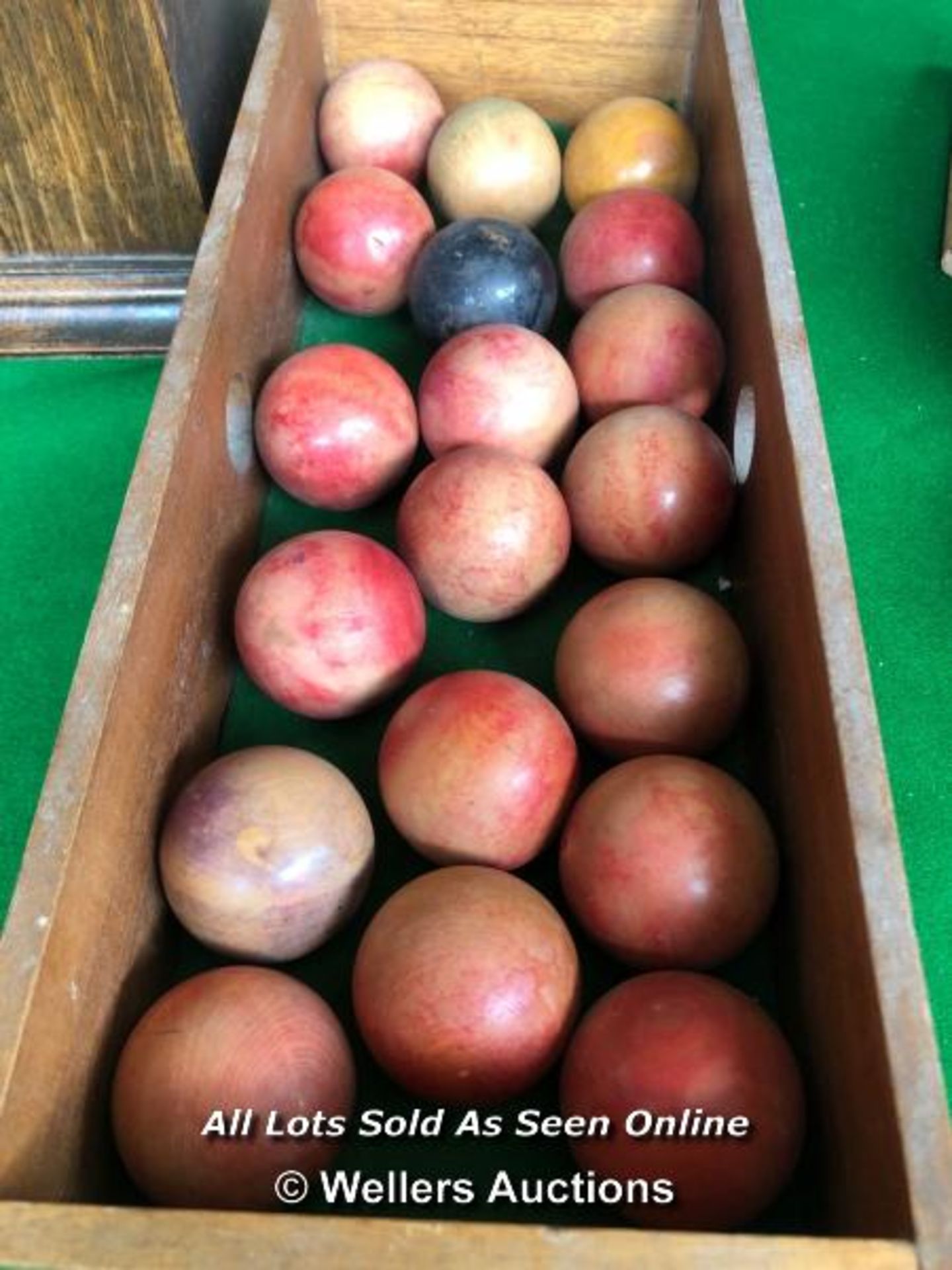 X19 ANTIQUE WOODEN SNOOKER BALLS WITH CASE - Image 2 of 2