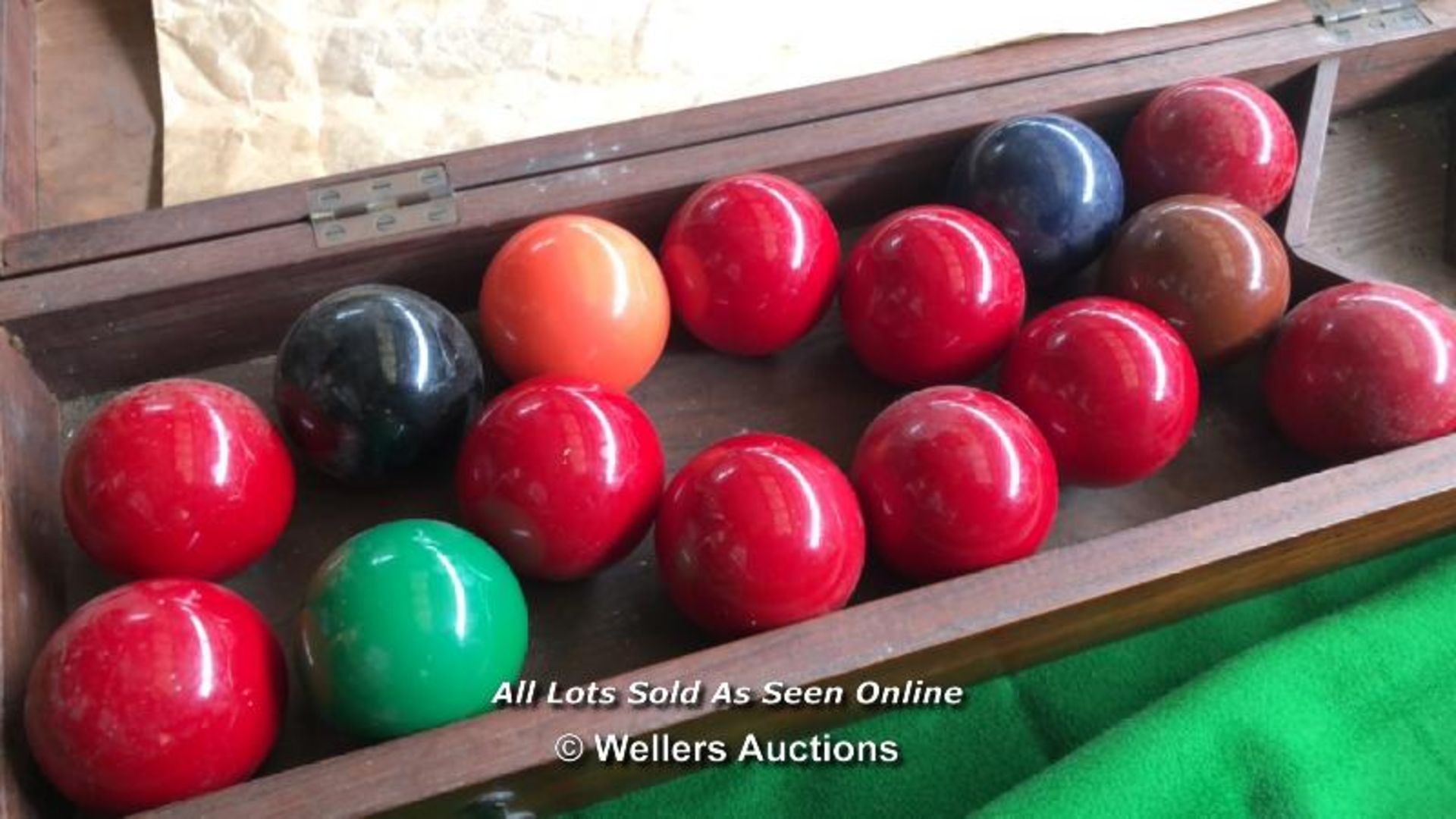 SET OF SNOOKER BALLS IN WOODEN CASE - Image 2 of 4