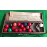 SET OF SNOOKER BALLS IN WOODEN CASE