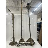 COLLECTION OF 3X ASSORTED ANTIQUE BRASS FLOOR LAMPS, TWO ARE ELECTRIC AND ONE GAS/ TALLEST IS 75CM