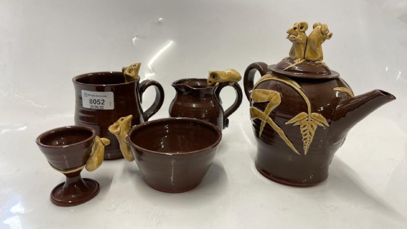 CLEVERLY POTTERY WARES COMPRISING TEAPOT, MUG, JUG, EGG CUP, SUGAR BOWL, ALL DECORATED WITH MOUSE