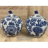 A PAIR OF BLUE & WHITE LIDDED JARS DECORATED WITH FLOWERS15CM HIGH