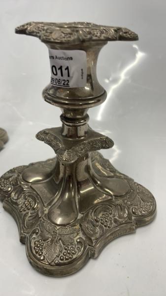 PAIR OF DWARF SILVER PLATED CANDLESTICKS, 14CM - Bild 3 aus 4