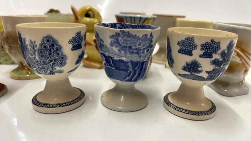 15 CERAMIC EGG CUPS INCLUDING SPODE - Bild 2 aus 4