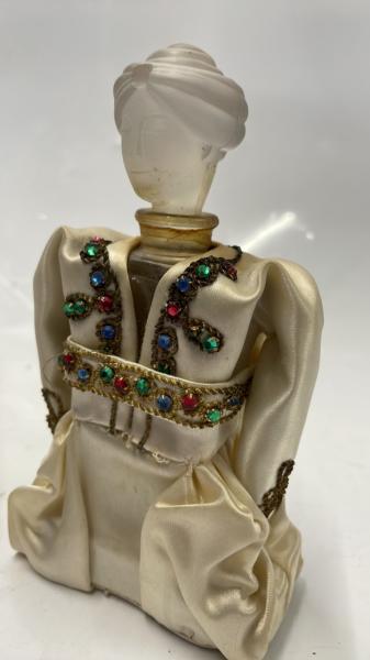 MARQUAY MADE IN FRANCE PERFUME BOTTLE MODELLED AS AN INDIAN LADY, ORIGINAL BOX, 16CM