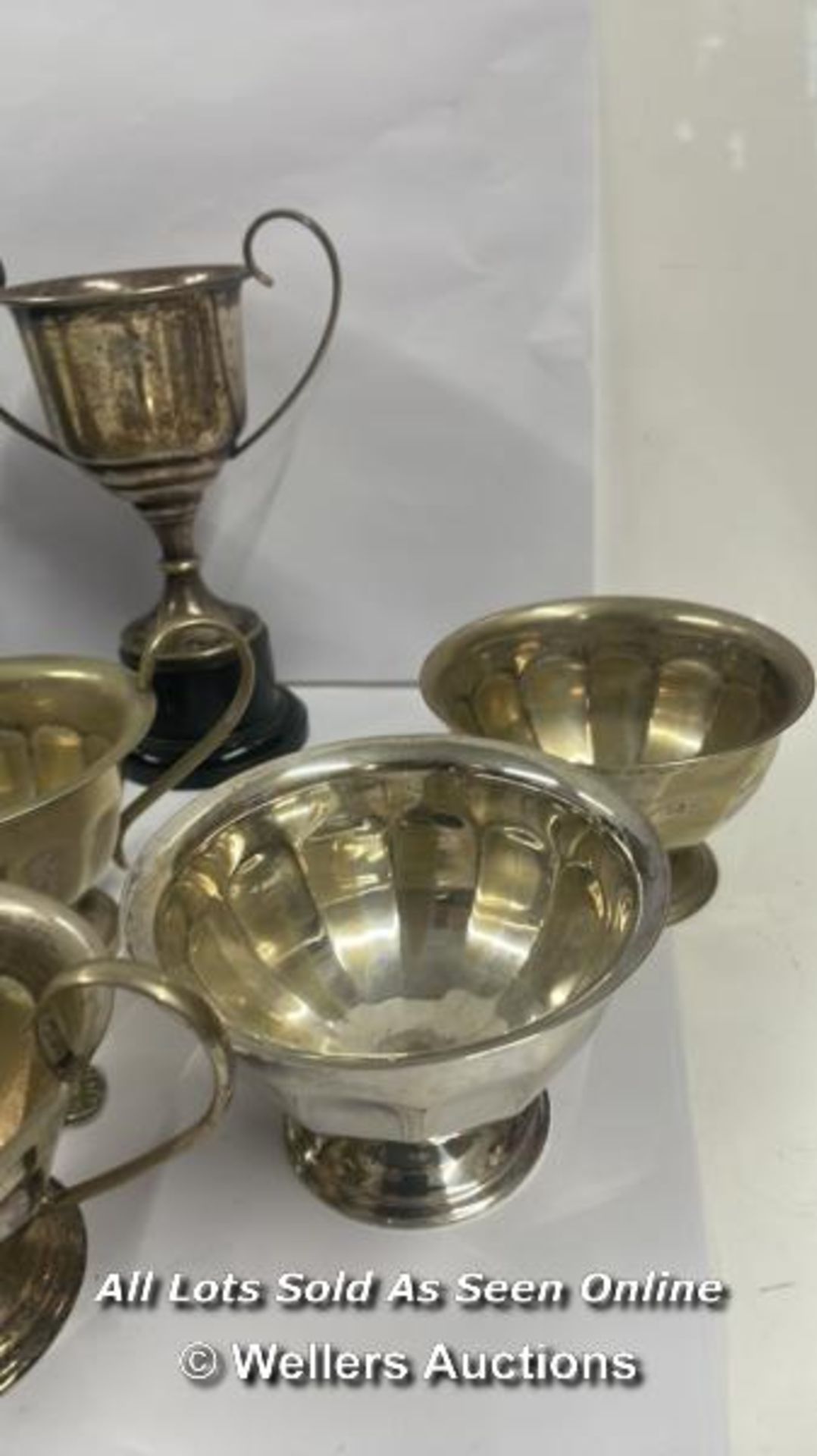 ASSORTED PLATED METAL WARE INCLUDING COFFEE POT, BOWLS, JUGS AND SPOONS - Image 4 of 7