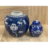 TWO BLUE & WHITE CHINESE GINGER JARS, ONE MISSING THE LID. 10 AND 6.5CM HIGH. THE LARGEST HAS A