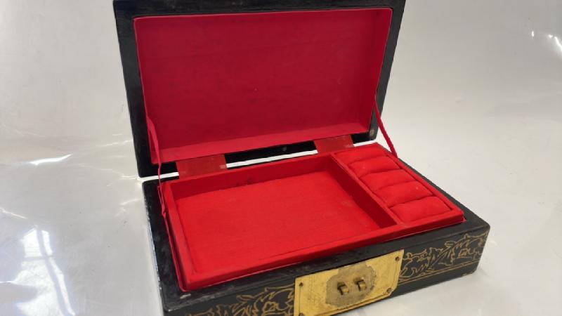 MODERN LAQUEUR JEWELLERY BOX, 21CM WIDE - Bild 3 aus 3