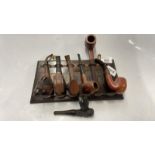 VICTORIAN OAK PIPE RACK WITH 7 ASSORTED PIPES