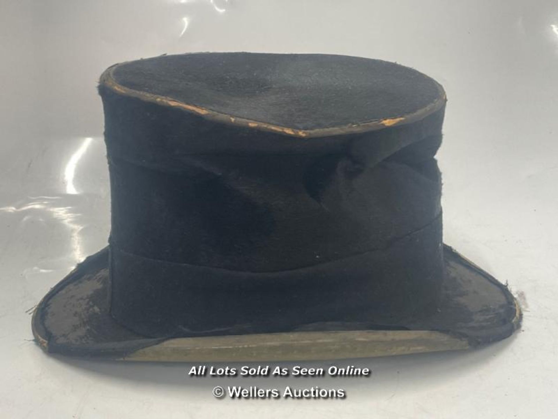 ANTIQUE HENRY HEATH TOP HAT. 15.5 X 19.5CM HEAD SIZE. IN NEED OF RESTORATION - Image 2 of 4