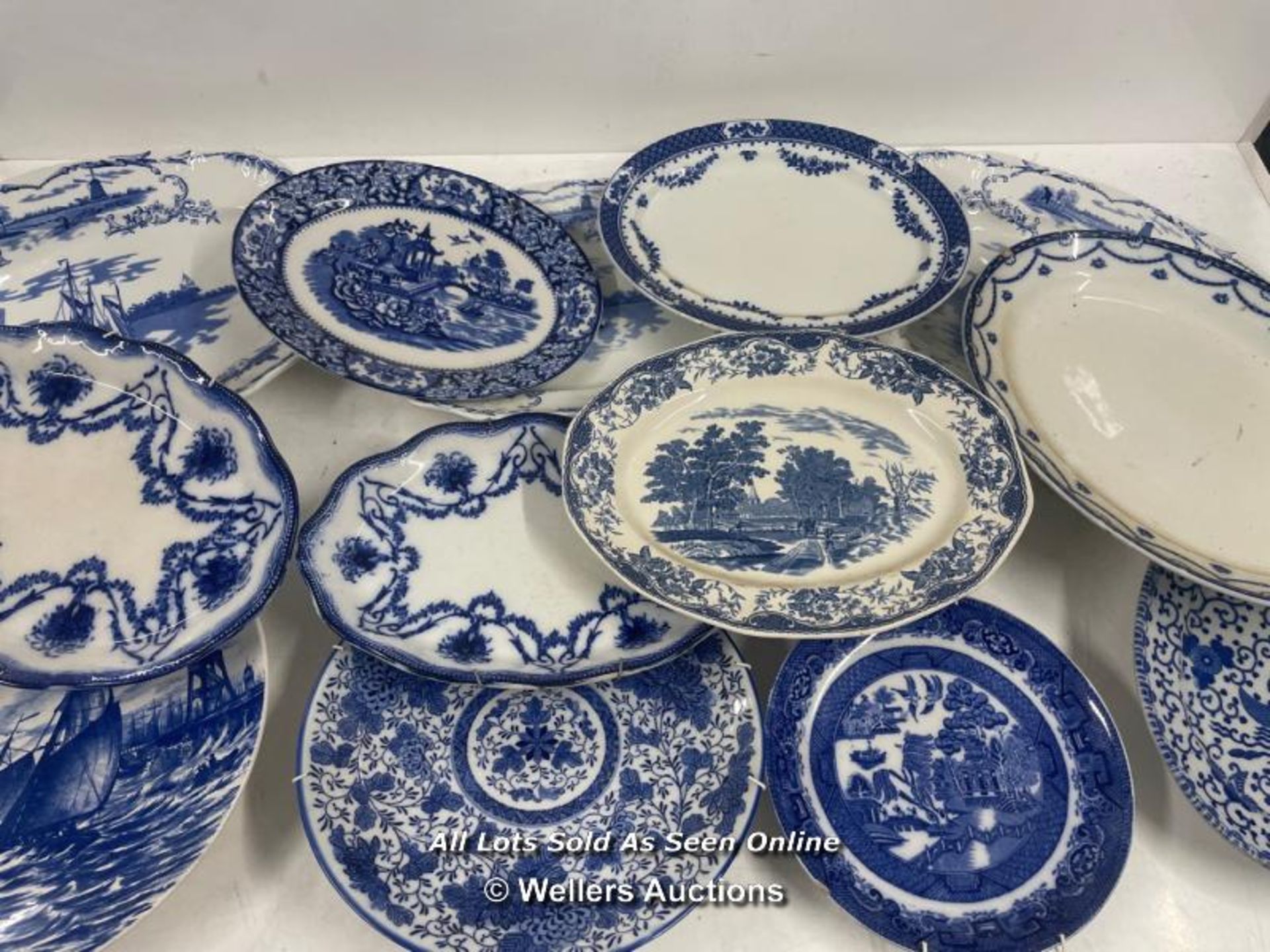 13X COLLECTABLE PLATES INCLUDING ROYAL TUDOR, VILAROY & BOSCH AND FENTON