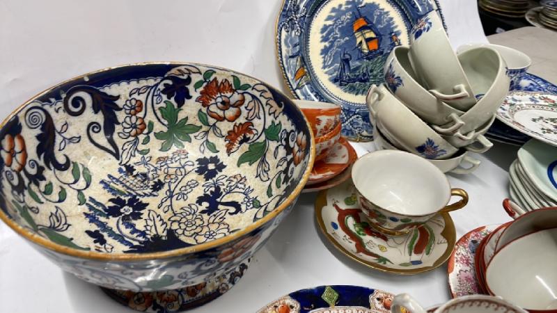 CALYX WARE SOUP BOWLS AND SAUCERS; CHINESE EGGSHELL TEA SET; OTHER DECORATIVE CHINA - Bild 4 aus 5