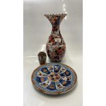 CHINESE IMARI VASE (AF); PORCELAIN PLATE AND SMALL VASE