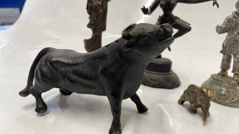 SMALL PEWTER FIGURE OF AN EXPLORER, BRASS THAI DANCER, METAL BULL, BRONZE GEISHA, 19.5CM, TINY - Image 2 of 4