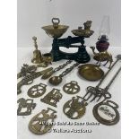 QAUNTITY OF BRASS WARE INCL. SCALES AND WEIGHTS, HORSE BRASSES AND A SMALL OIL LAMP