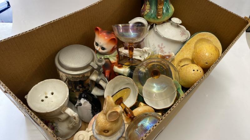 BOX OF DECORATIVE CERAMICS