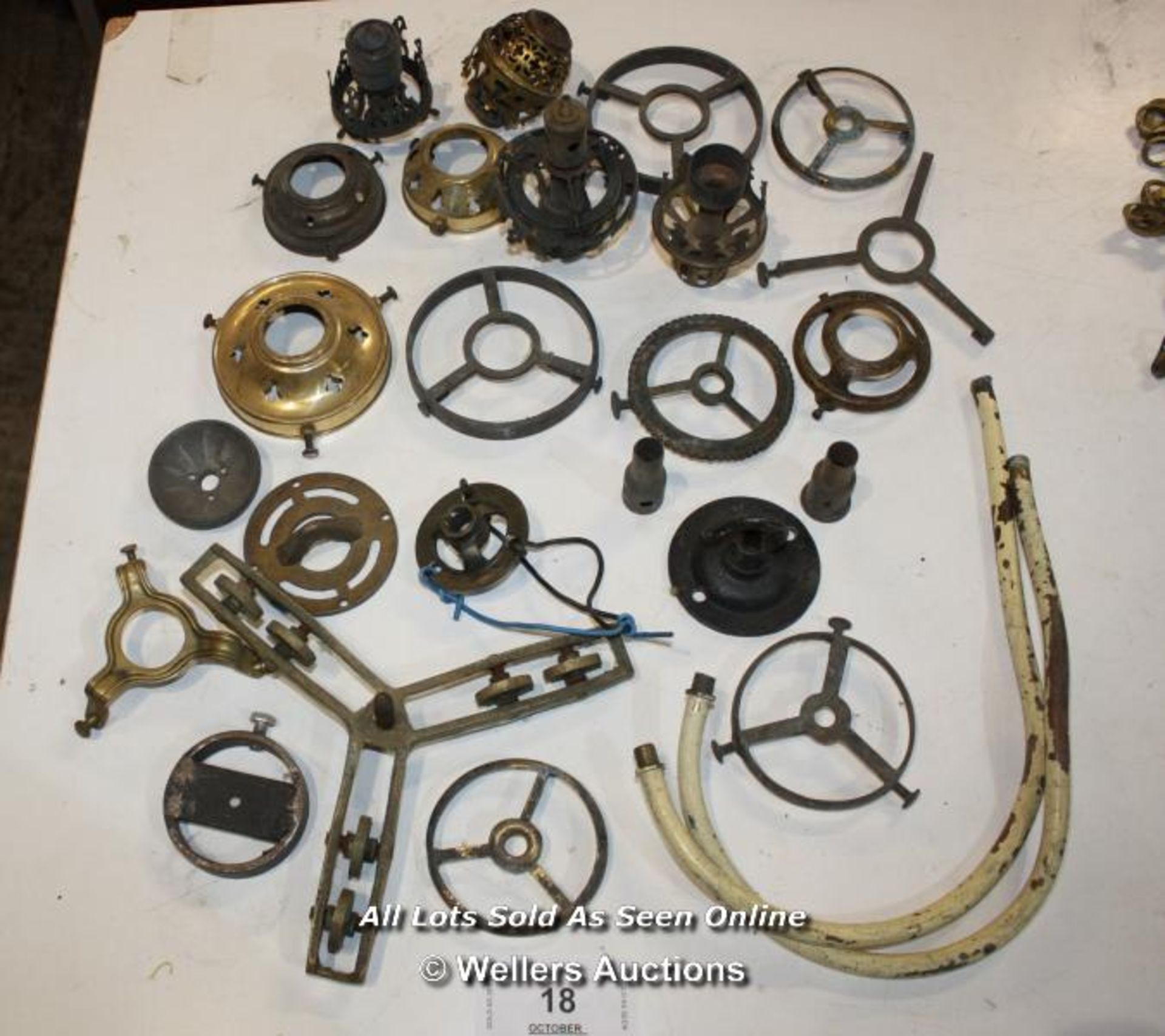 ASSORTMENT OF GAS LIGHT FITTINGS