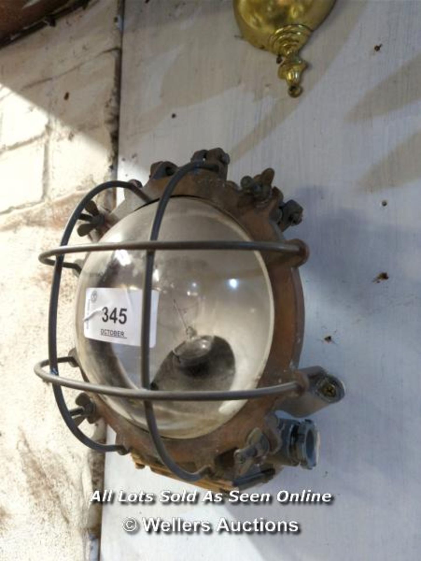 BRONZE BULKHEAD LIGHT