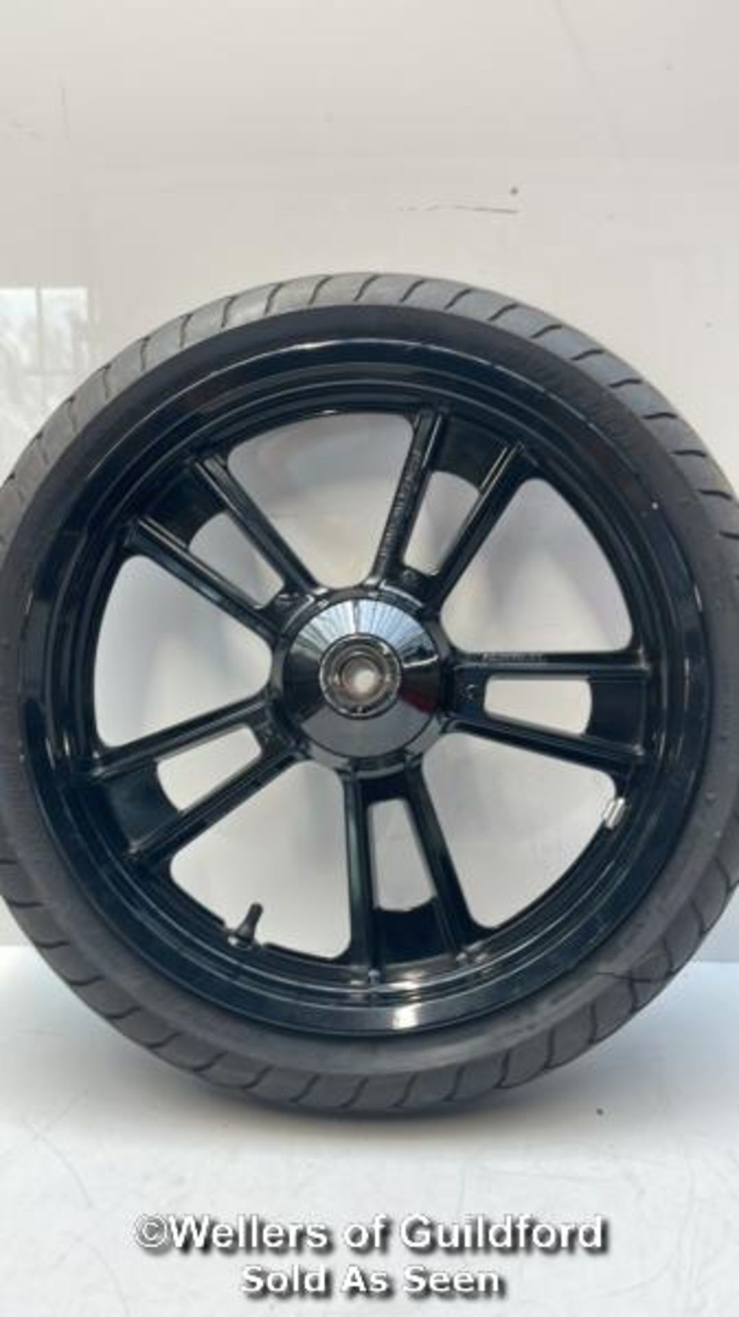 *KAWASAKI EN650 VULCAN S 2015-18 FRONT RIM WHEEL STRAIGHT 18X3.5 / APPEARS IN GOOD, USED CONDITION - Image 3 of 6