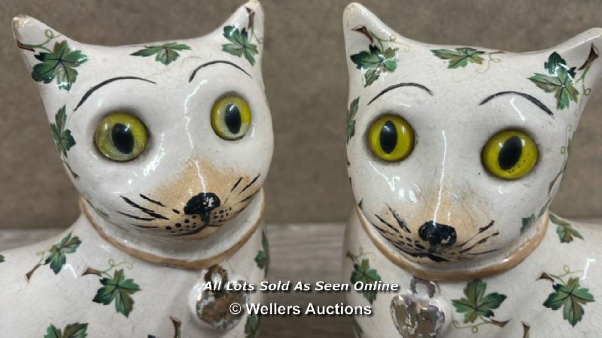 A PAIR OF LATE STAFFORDSHIRE CATS, 16.5CM HIGH - Image 2 of 4