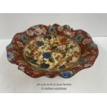 A CHINESE DECORATED FRUIT BOWL 12CM HIGH, 30CM DIAMETER