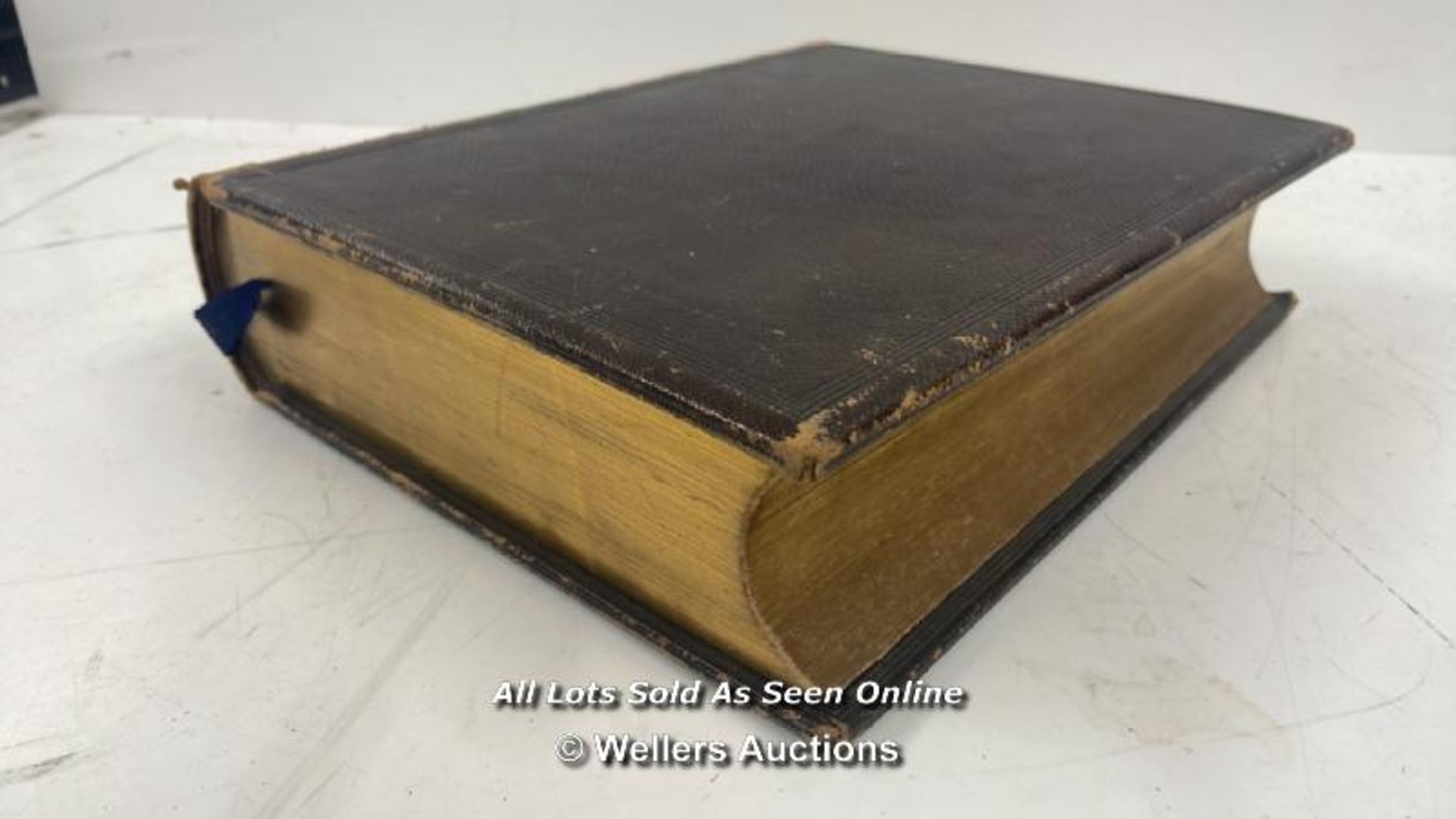 LARGE OXFORD UNIVERSITY PRESS HOLY BIBLE WITH HAND WRITTEN INSCRIPTION DATED 1853 - Image 2 of 5