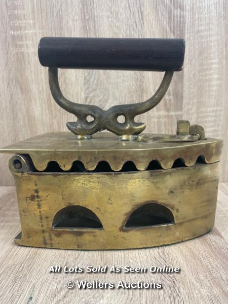 CHINESE BRASS PRESS IRON WITH CHARACTER INSCRIPTION PLAQUE, 21 X 22 X 12CM