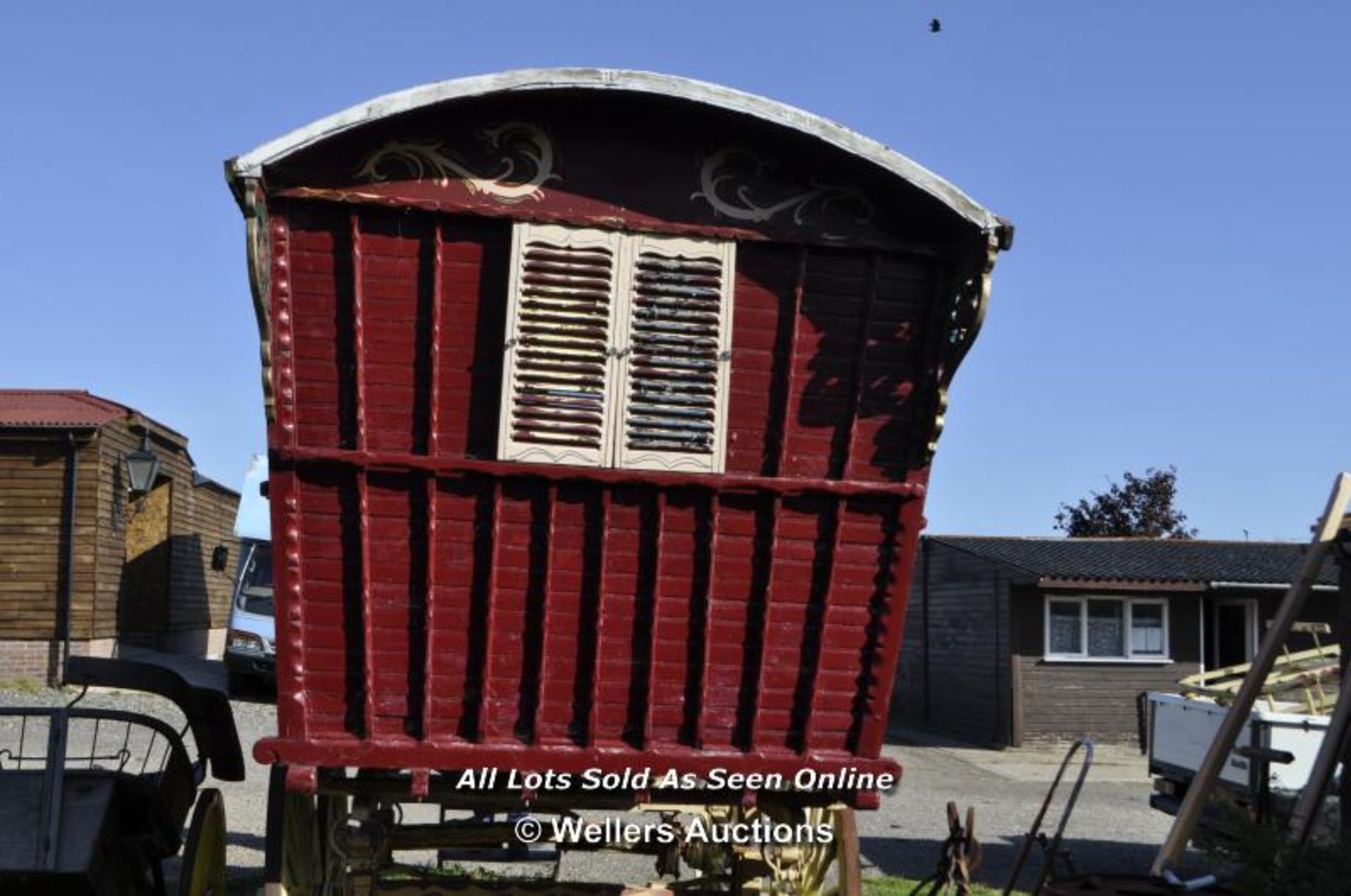 READING GYPSY WAGON, STAMPED 1871, WITH BUILT IN BED, CAST IRON LOG BURNER, LEAF SPRING SUSPENSION - Image 7 of 17