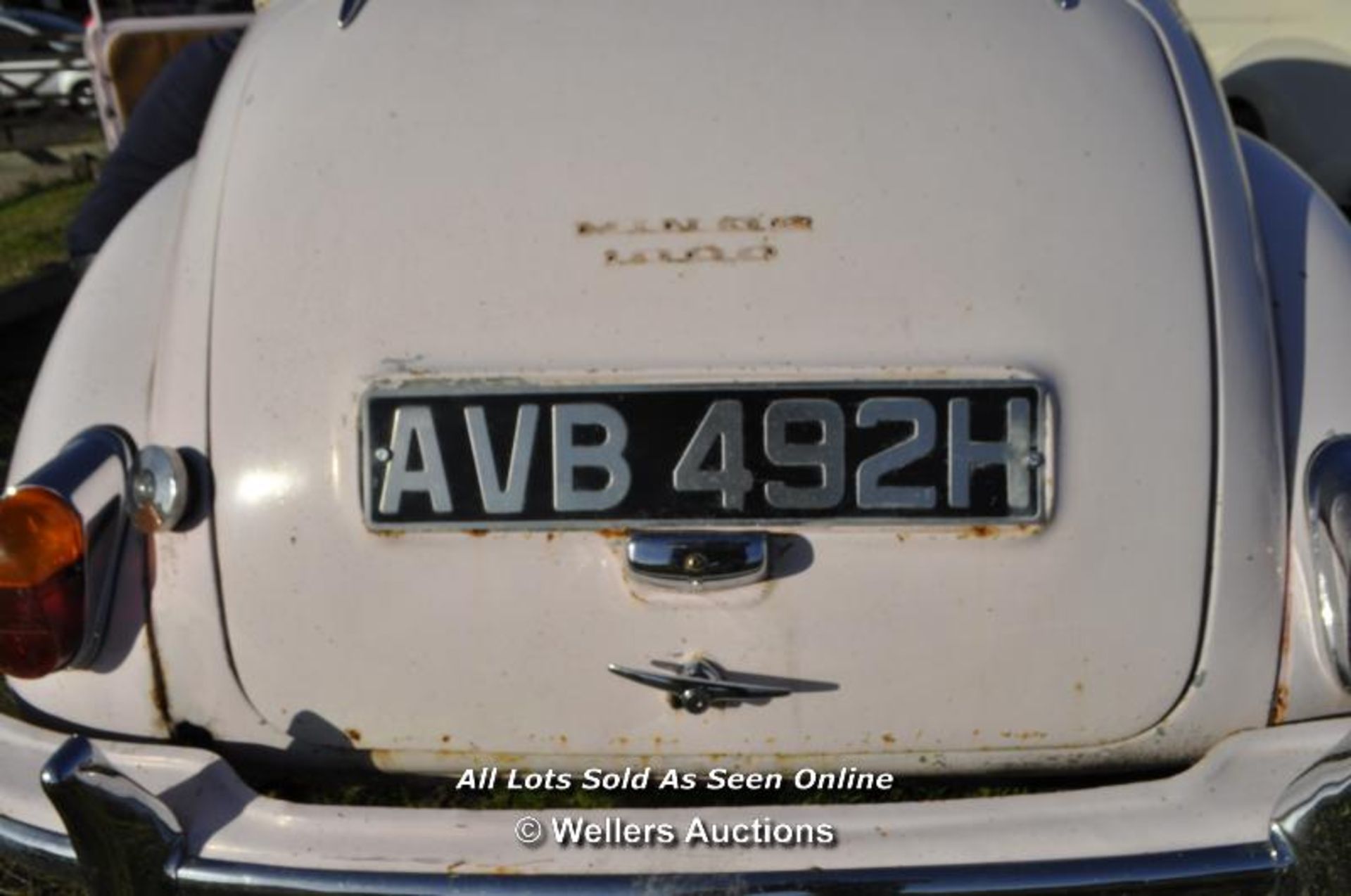 MORRIS MINOR 2 DOOR SALOON, REG: AVB 492H, VIN: MA2S5-1252570N, ENGINE NO: 10MEUH-8627, PETROL, - Image 6 of 11