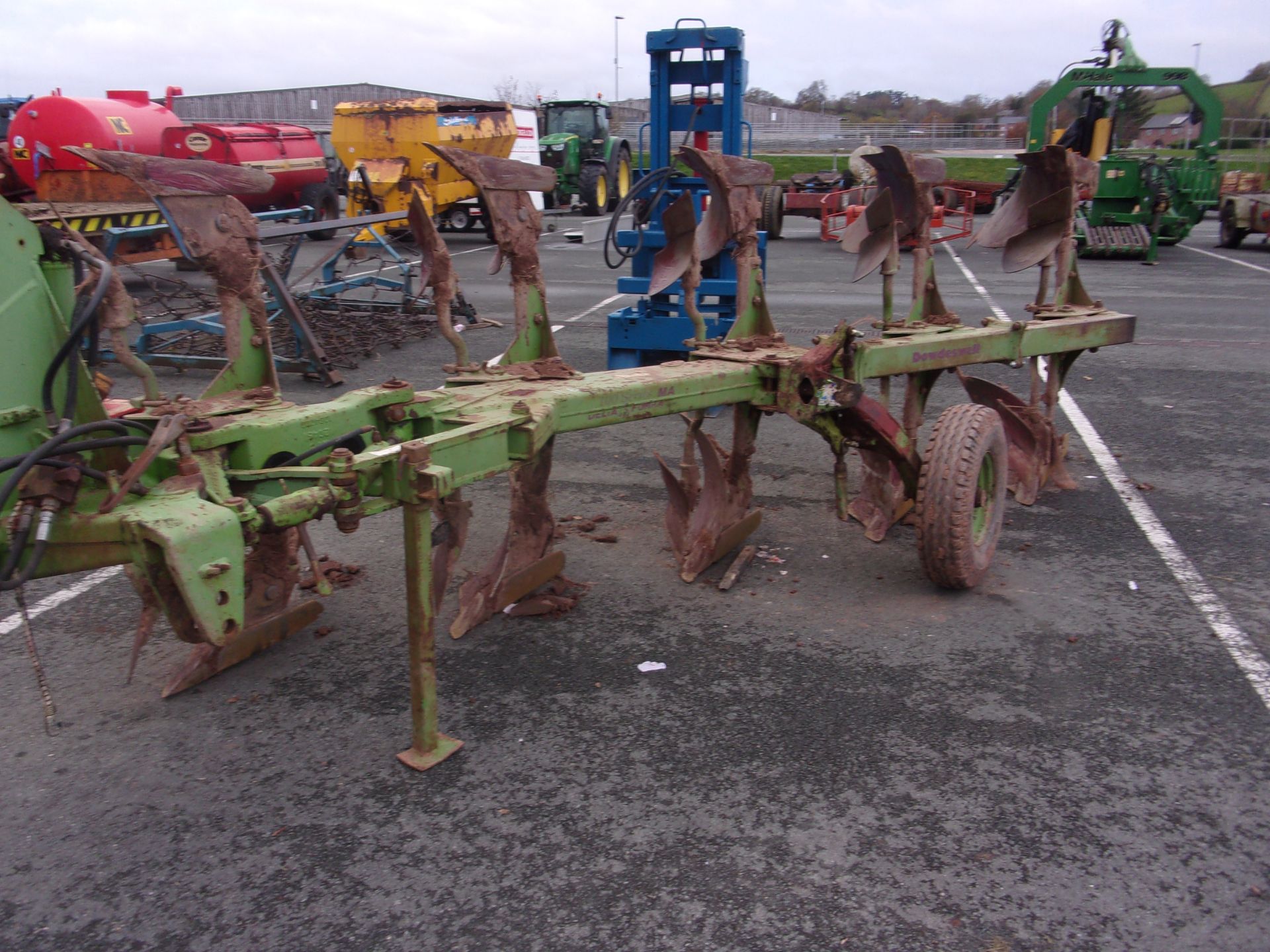 DOWDESWELL 5 FURROW REV PLOUGH