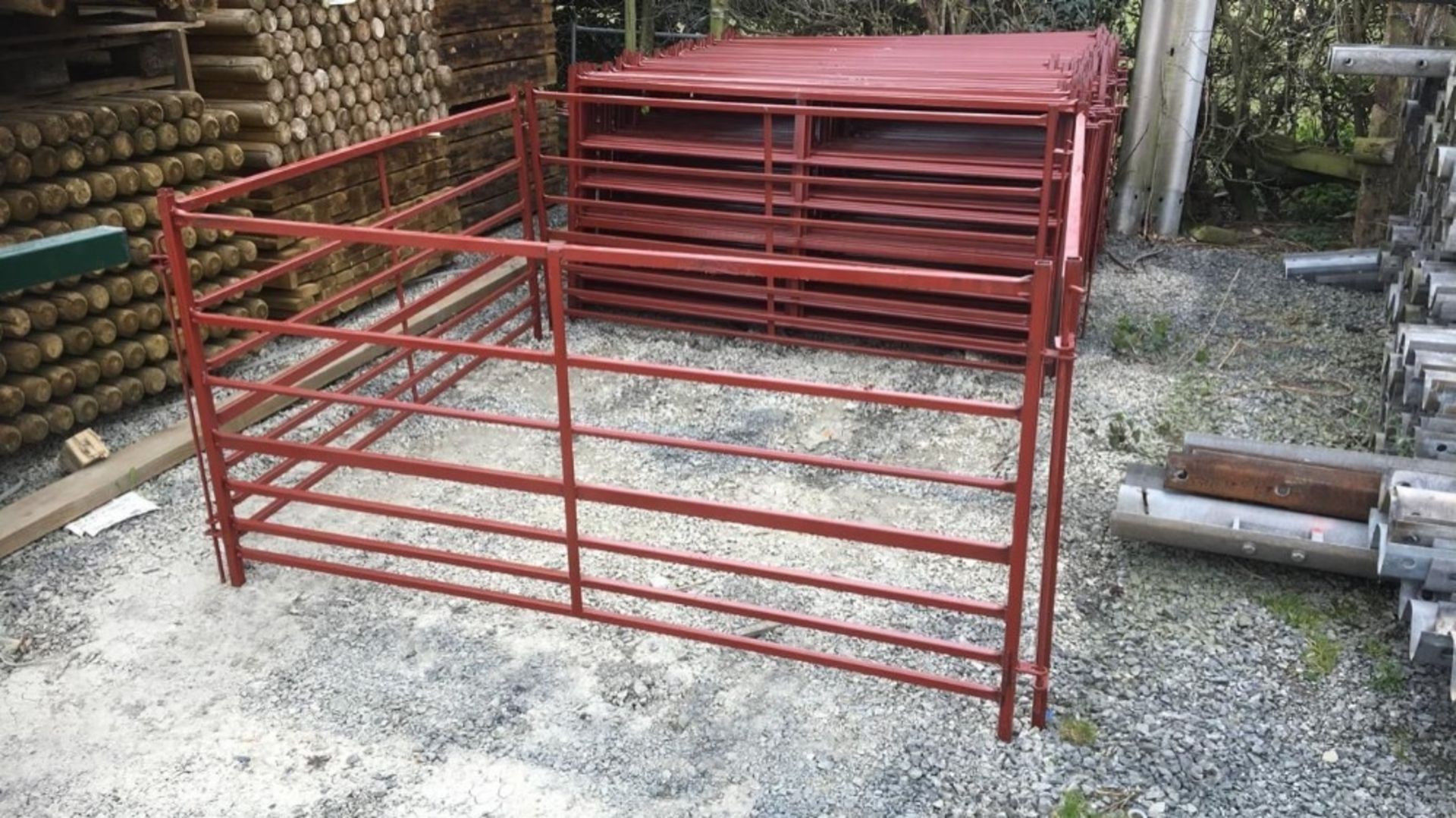 10X4 PAINTED SHEEP HURDLES C/W RODS - 7